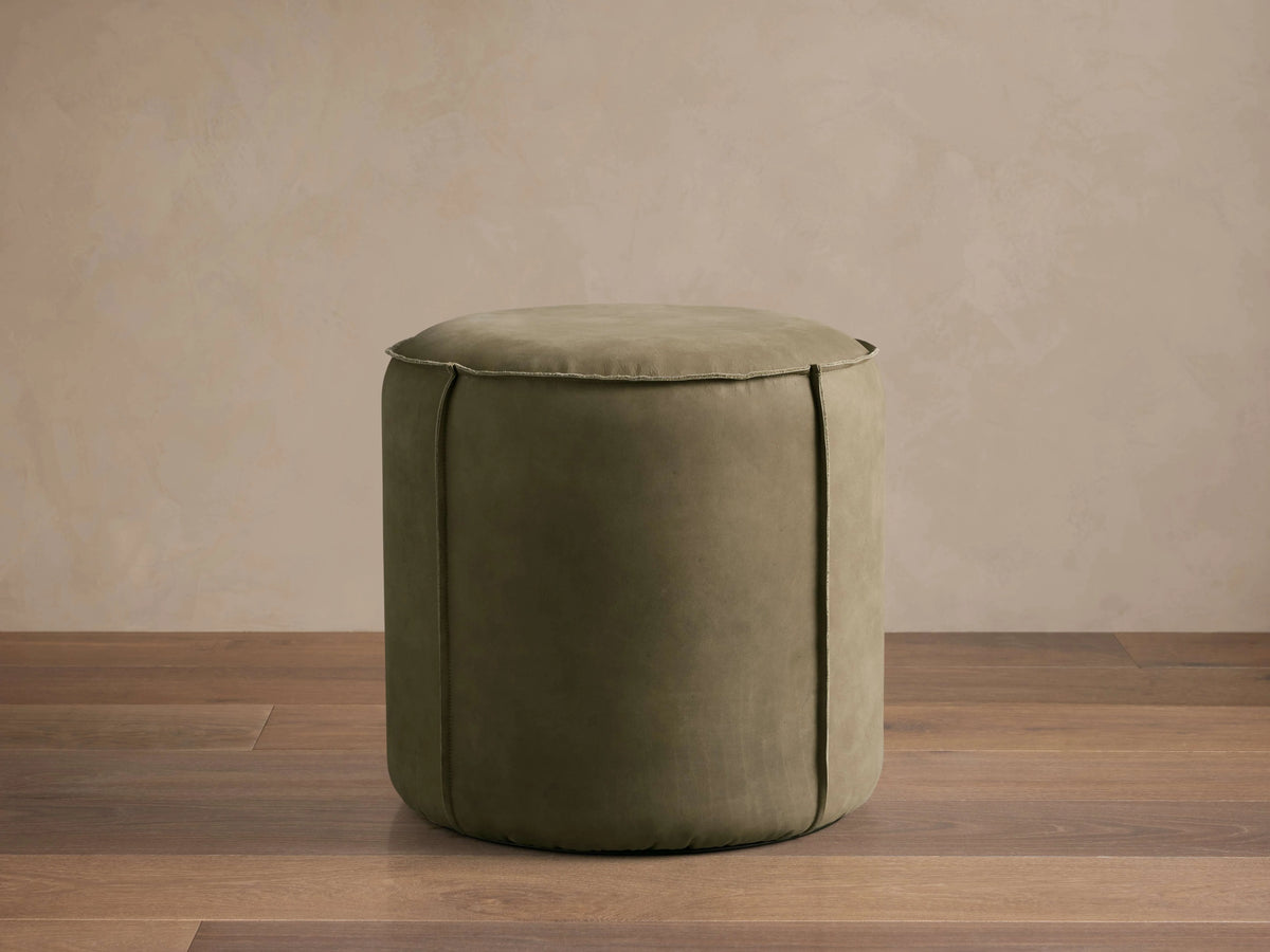 Nubuck Round Leather Pouf – OLIVE pour atelier