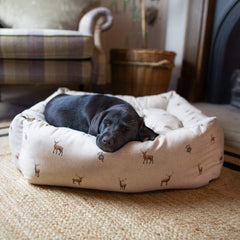 Box Bed For Dogs in Woodlands – Woodland Peacock, Without Personalization pour les activités extérieures